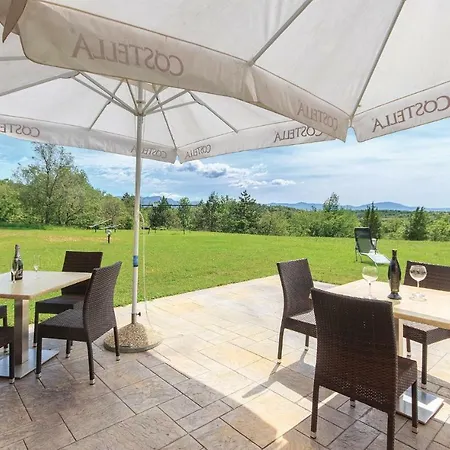 Five-bedroom Holiday In Vakantiehuis