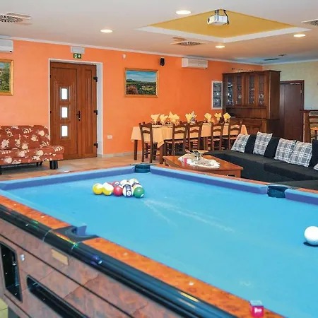 Five Bedroom Holiday In