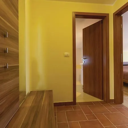 Holiday home Five Bedroom Holiday In Gracisce